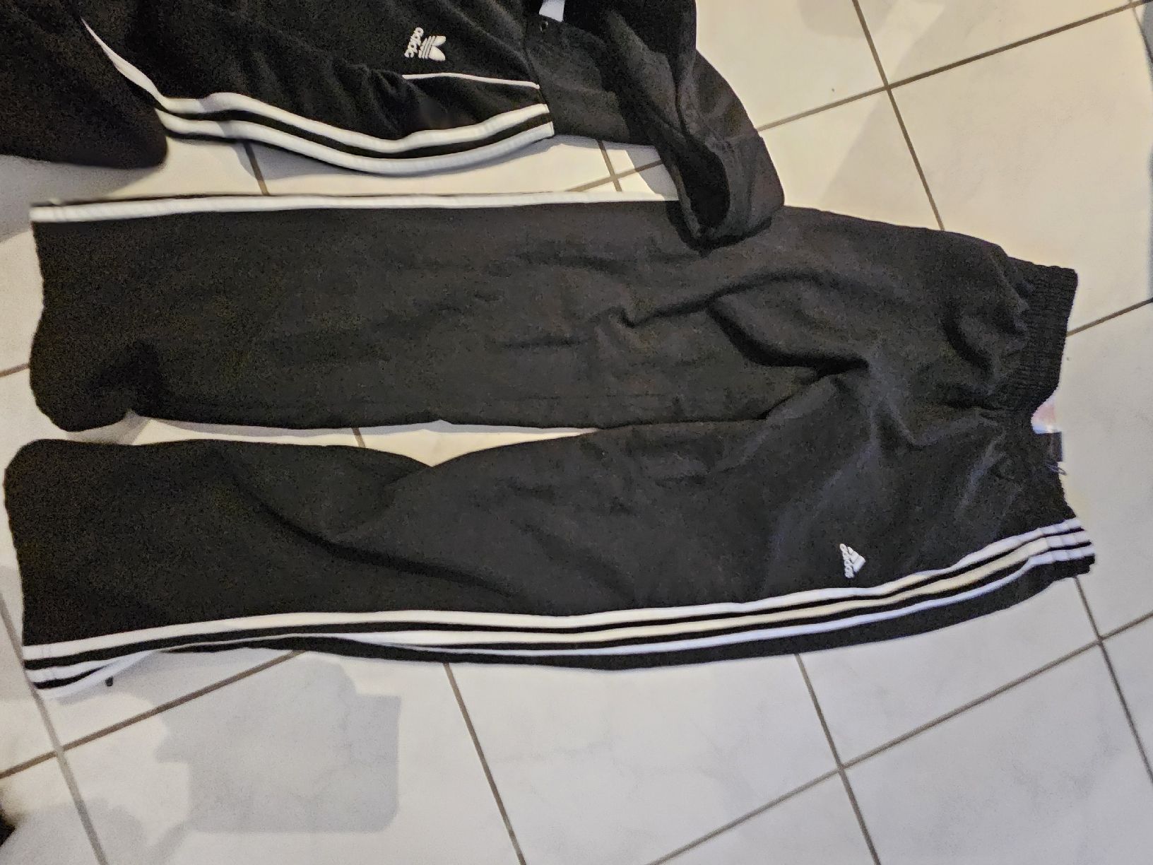 Adidas Lotti di vestiti: Sportset von Adidas – Usato da Pfaffnau venduto da sim_6rqw 3