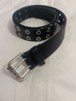 Ceinture cuir noir œillets argentés