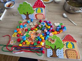 Schnürespiel aus Holz Fädelspiel Zoo Playtive Kette