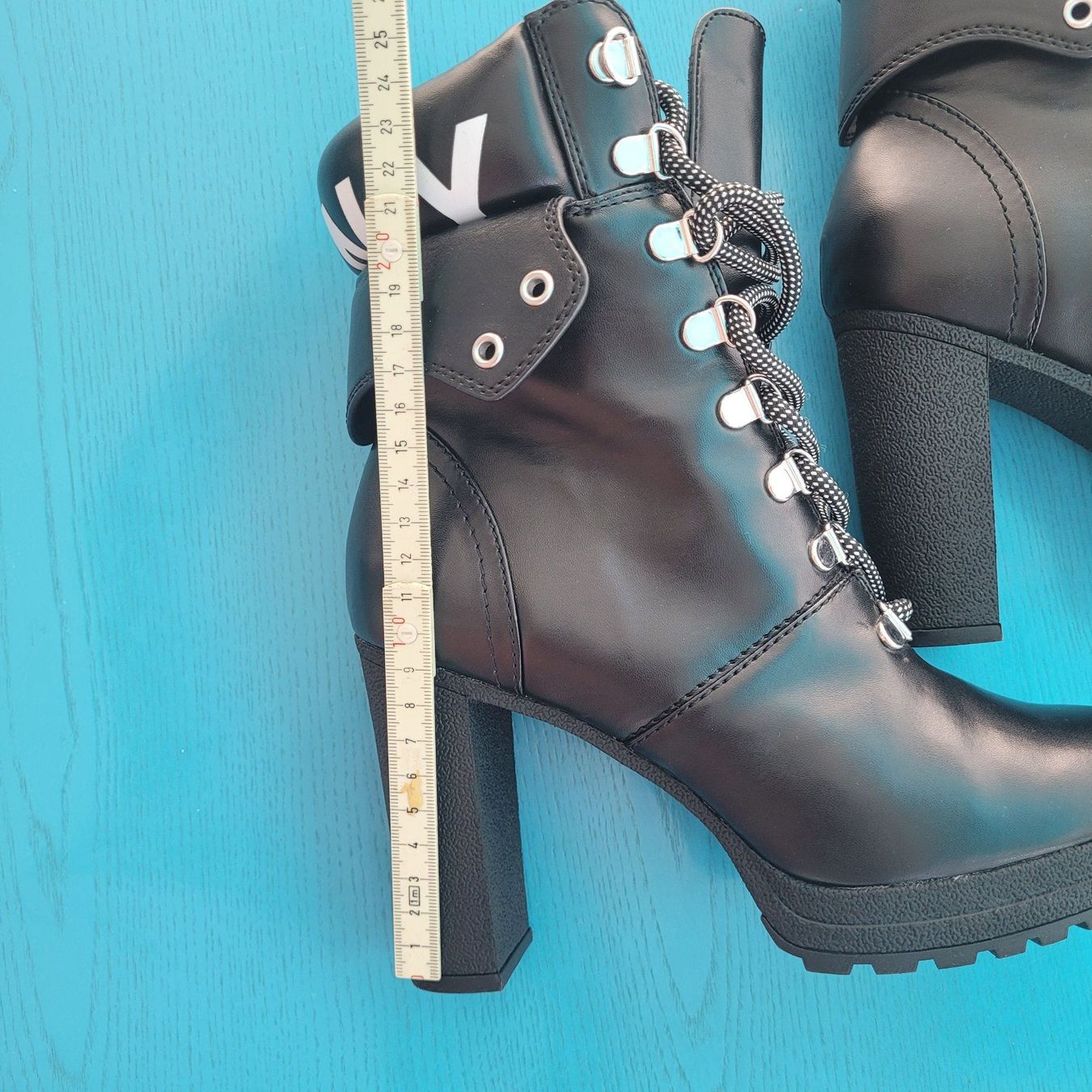 DKNY Chaussures femmes: DKNY  Stiefeletten Gr.39 – Neuf avec emballage d'origine à SCHÜBELBACH par CoKaHa 4