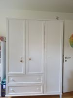 Kleiderschrank weiss mit drei Türen und zwei Schubladen