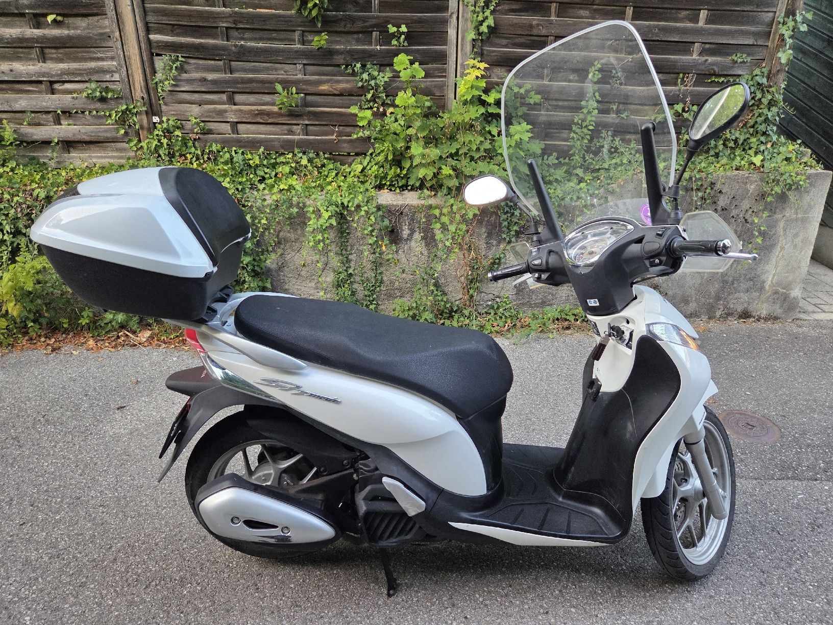 Scooters: scooter Honda sh mode 125 – Gebraucht aus Troinex von Skippy3 1
