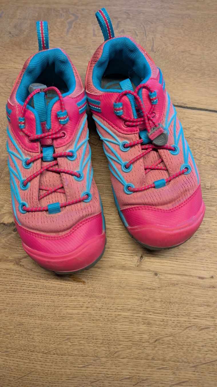 Keen Scarpe per ragazze: KEEN Halbschuhe pink/blau Grösse 34 – Usato da Hüttlingen venduto da Remalimo