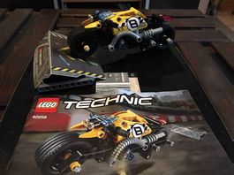 LEGO Technic - Le moto du cascadeur 42058
