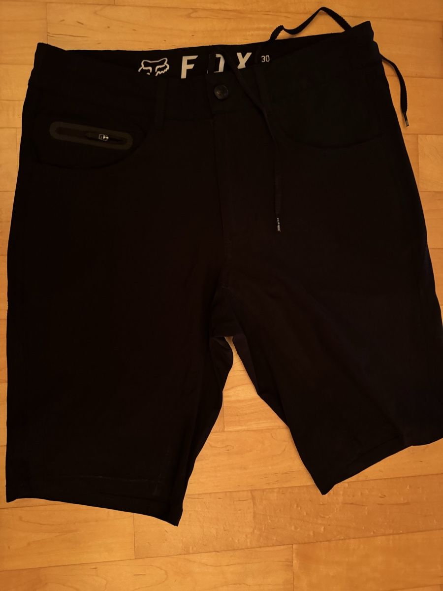 Fox Pantaloni: Fox Racing Shorts, Size 30, Black – Usato da Gümligen venduto da PSK