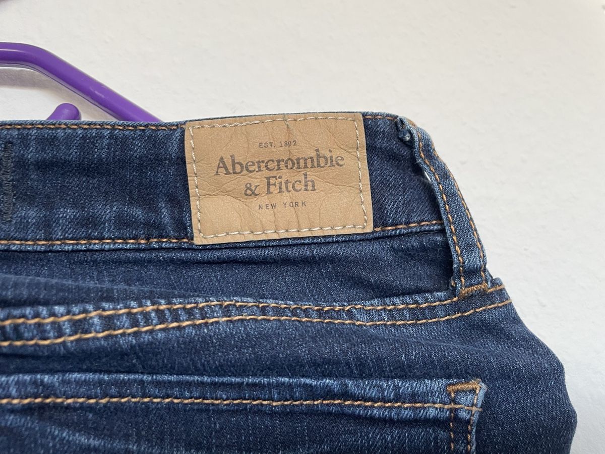 Abercrombie Jeans: Dunkelblaue Jeans Abercrombie&Fitch – Usato da Basel venduto da Robyn20 4