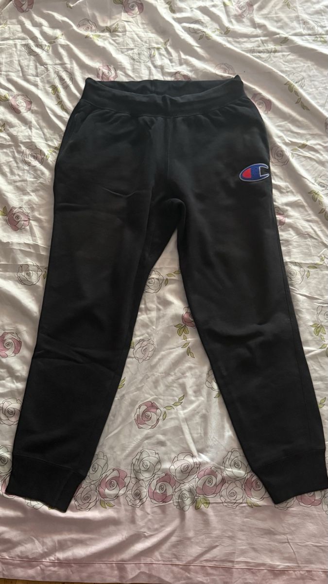 Champion Pantaloni: Jogging champion  – Usato da Biel/Bienne venduto da glaewynnshop