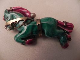 RAR: Brosche "Neuquelman Depose Paris" von Elsa Schiaparelli
