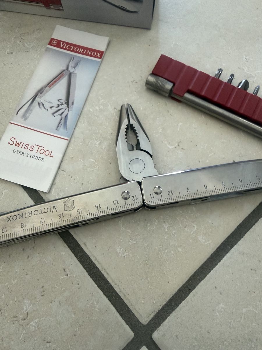 Victorinox Tous les outils: Victorinox Swiss Tool Plus 6 Bits&Wrench – Neuf avec emballage d'origine à Greifensee par Tschappala 3