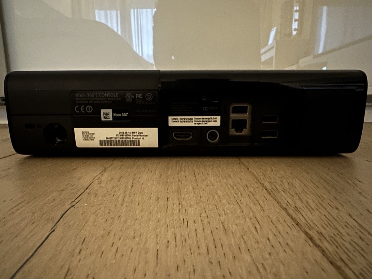 Microsoft Console: Xbox 360 E Konsole 250GB Set mit Controller HDMI Kabel Netzt – Usato da Egg b. Zürich venduto da oli_9gsq 2