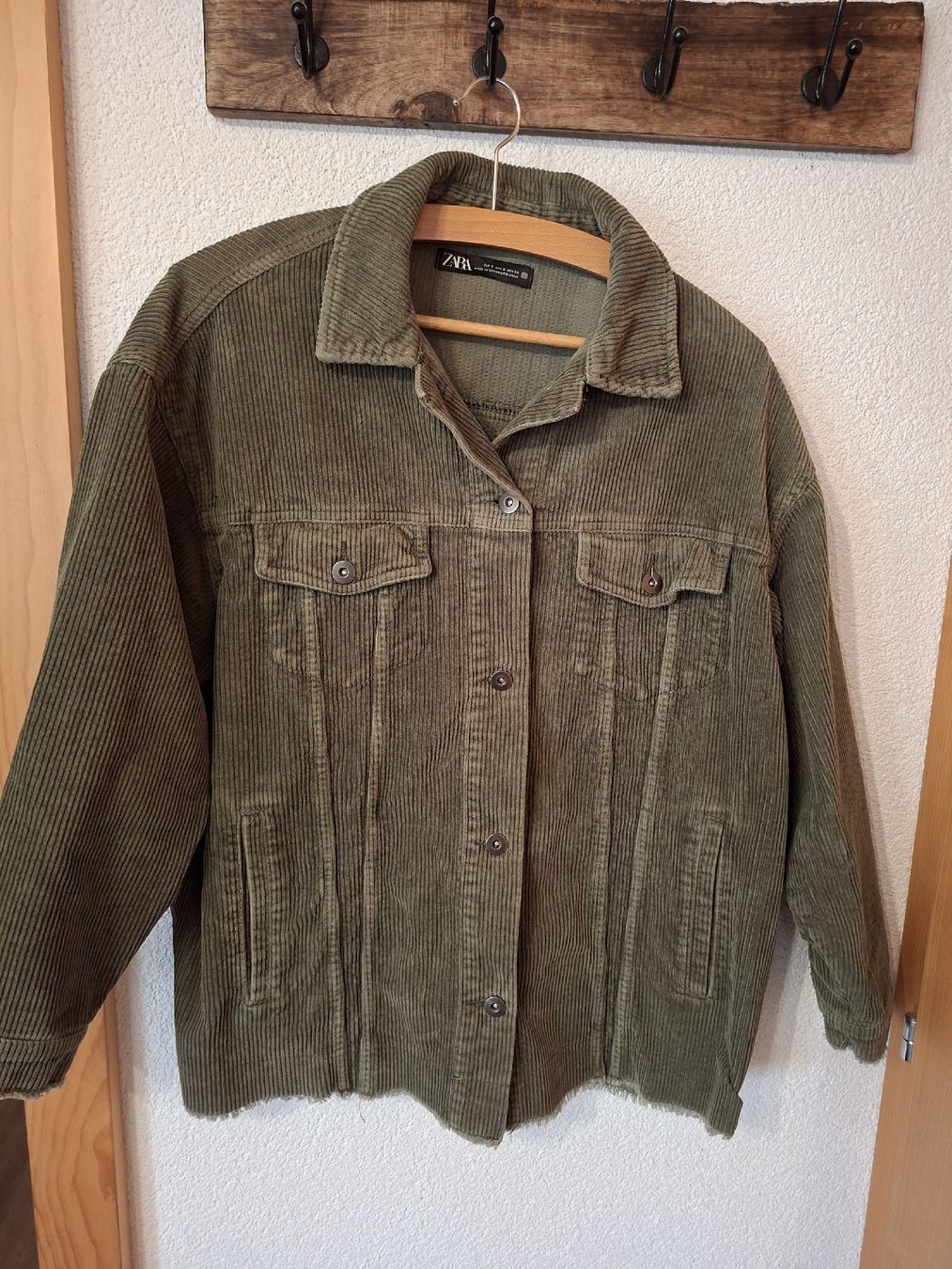 Zara Giacche: Zara Cordjacke oliv – Usato da Leuk-Stadt venduto da See_Lin