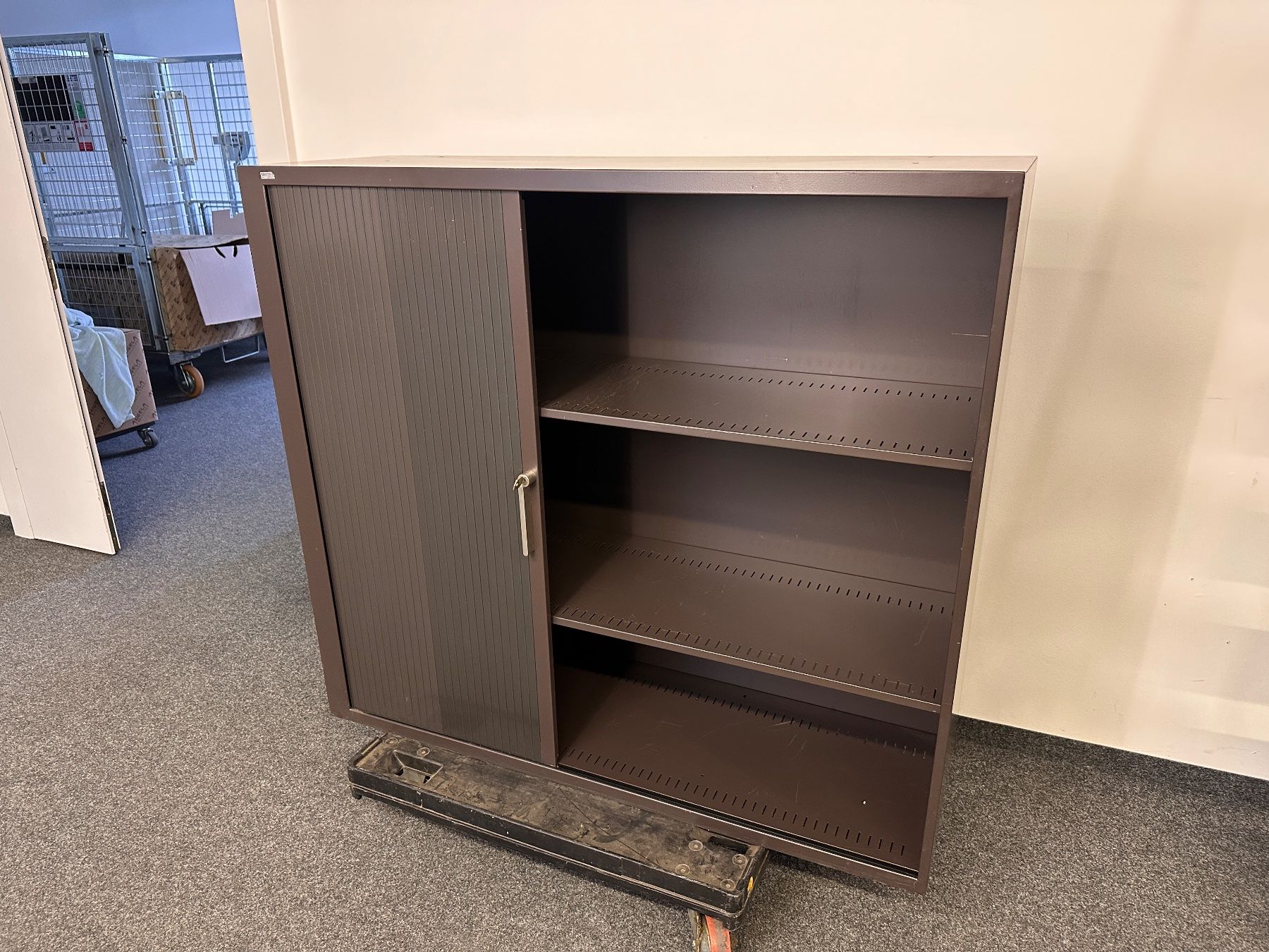 Bigla Armadi: Bigla Rollschrank – Usato da Winterthur venduto da StiftungSchleife 1