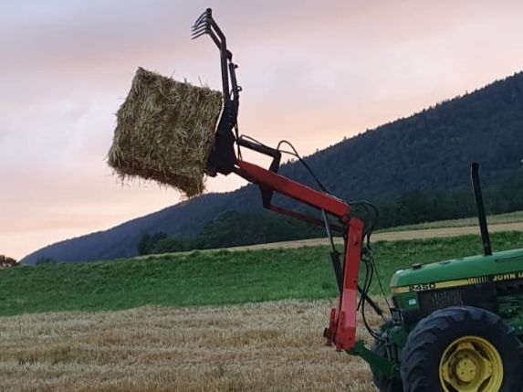 Tutte le macchine: Farmilader/ Frontlader – Usato da Meinisberg venduto da Volvo40t4 3