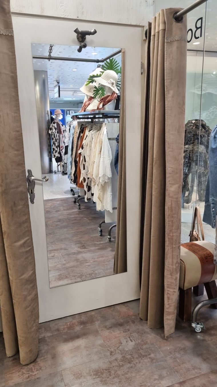 Scaffali: Ladeneinrichtung – Usato da Fürigen venduto da Bucheli59 9