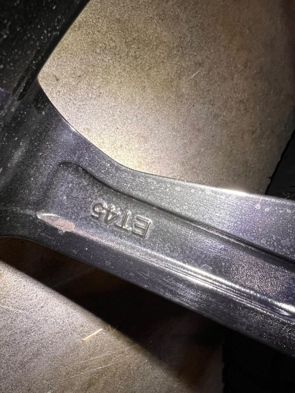 Seat Pneumatici & Ruote complete: Cupra Ateca Winterräder 245/40 19 – Usato da Brittnau venduto da Dead6O 2