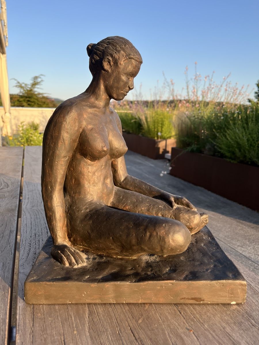 Sculture & Statue: Elegante Skulptur "Sitzende" von Albert Strupler, 1998 – Nuovo (secondo la descrizione) da Wiesendangen venduto da Pinacle
