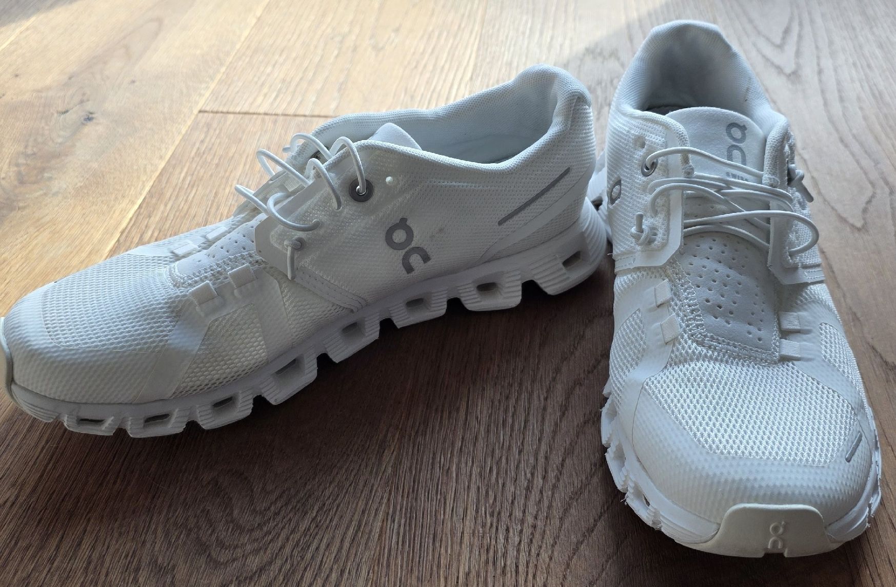On Scarpe da donna: On Running Cloud Schuhe weiss gebraucht – Usato da Tuggen venduto da Restposten_secondh