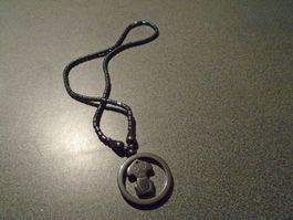 Kette antrazit, Anhänger Ring mit einem Hund