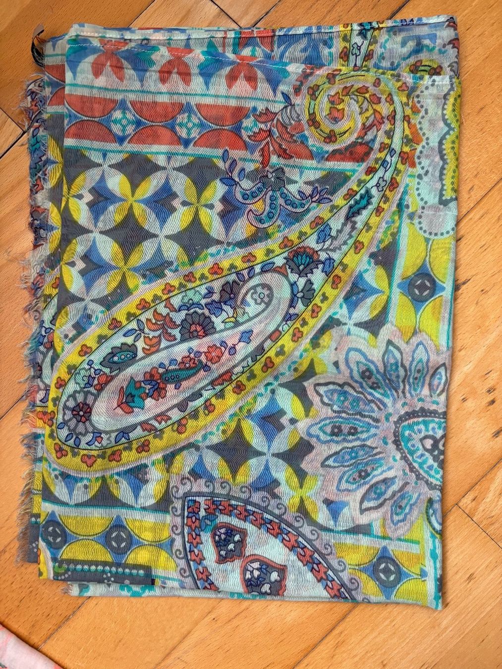 Codello Foulard & Sciarpe: 2 Stola Codello / 1 Stola Beck Söndergaard – Usato da Wangen ZH venduto da Mahmood11 2