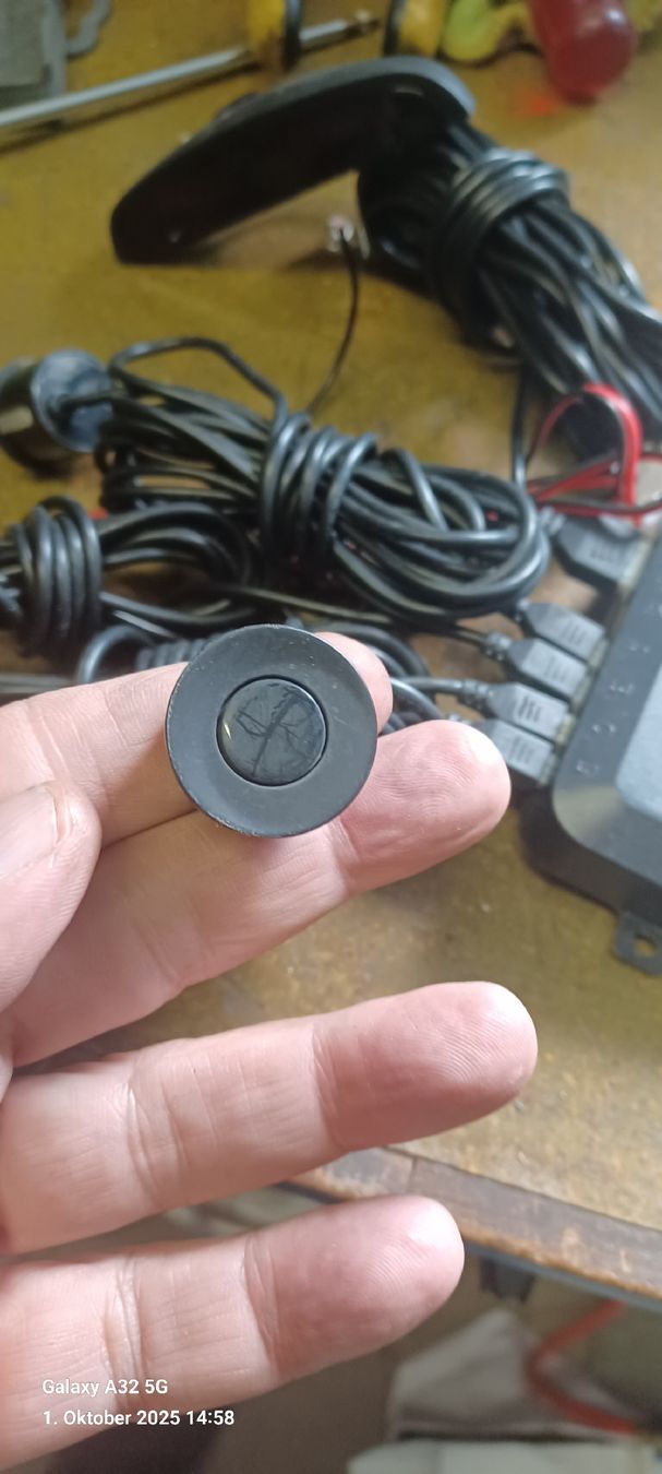 Tutti i ricambio: Einparkhilfe System Auto Parking Sensor Winter Schnäppli – Usato da Bürglen TG venduto da Mazda3230 1