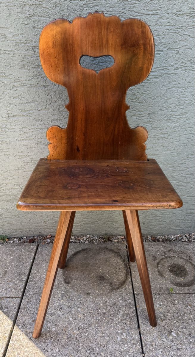 Chaises: Antiker Holzstuhl, Stabelle – D'occasion à Winterthur par flufab