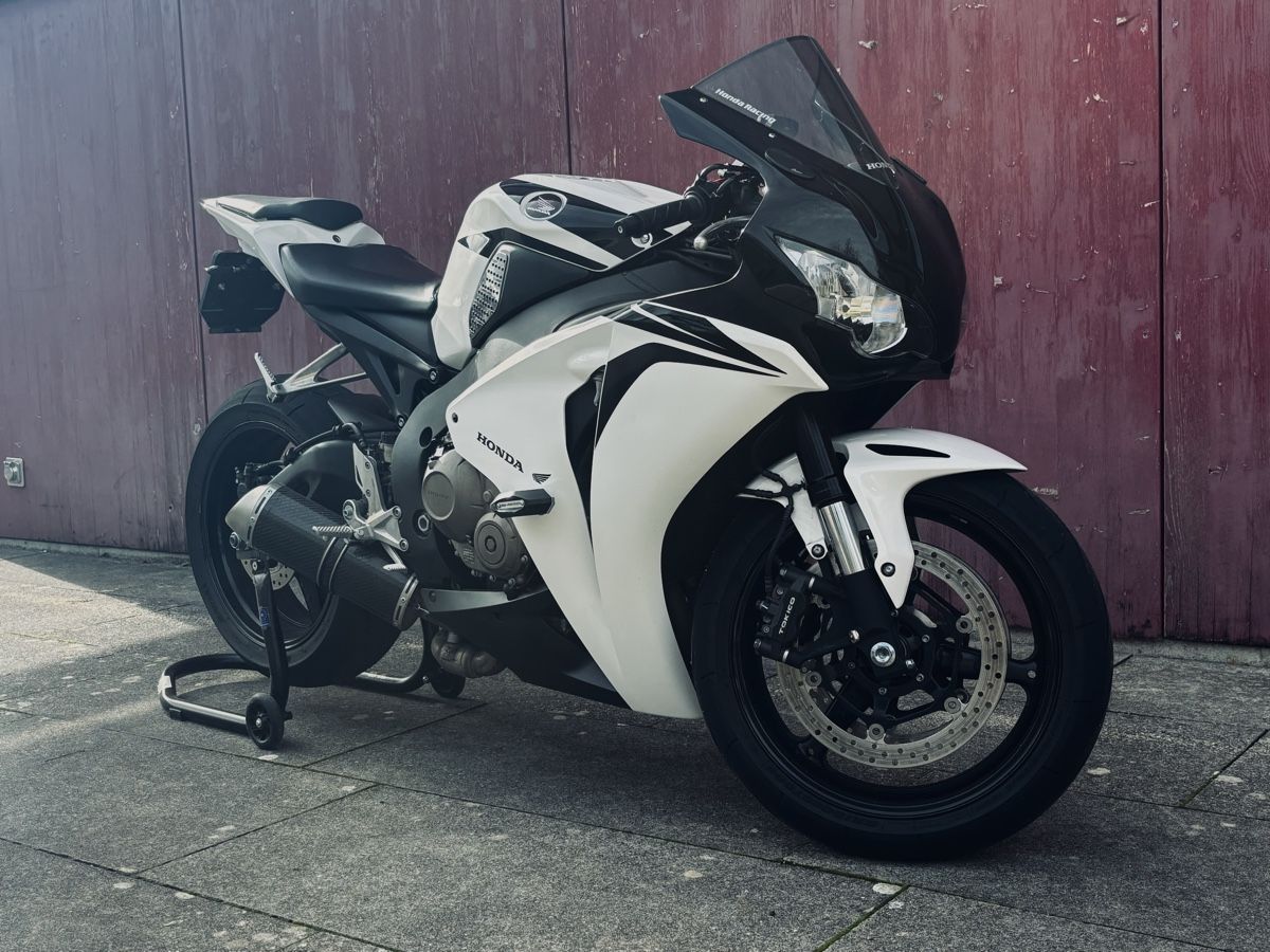 Honda Strada: Honda CBR 1000RR Fireblade SC59 – Usato da Biglen venduto da MaersuWyss