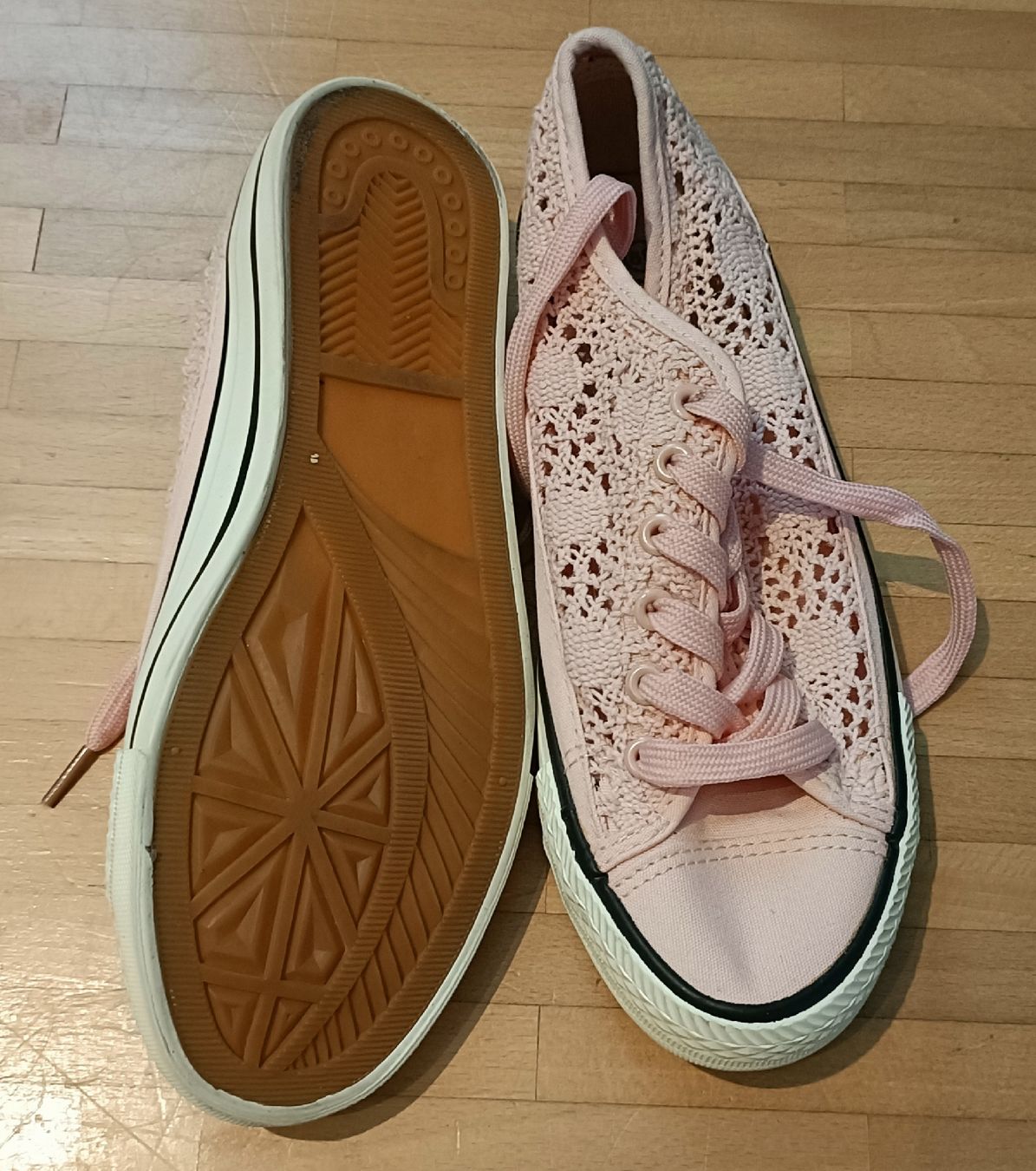 Scarpe da donna: Sneaker rosa – Usato da Bergdietikon venduto da Bico01 1