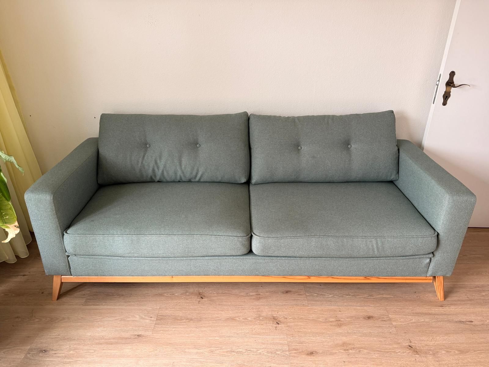 Sofas: Schlafsofa Holzfüsse guter Zustand – Gebraucht aus Basel von mei_n222