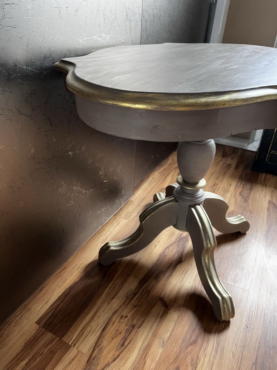 Tische: Antiker Tisch, crem-grau/gold, upcycling – Gebraucht aus Flurlingen von MIPILG 8