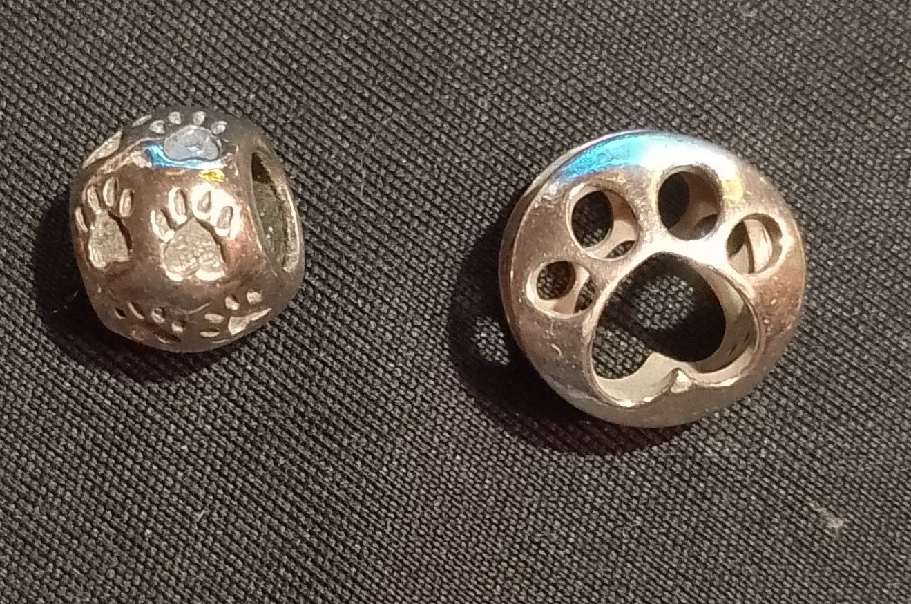 Pandora Ciondoli: Pandora Charm Pfoten 2x – Usato da Therwil venduto da col_m6rx