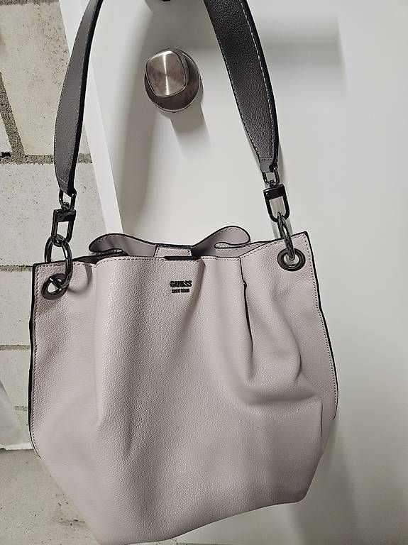 Sacs femmes: Guess Tasche – D'occasion à Schaffhausen par tanja.herzog93