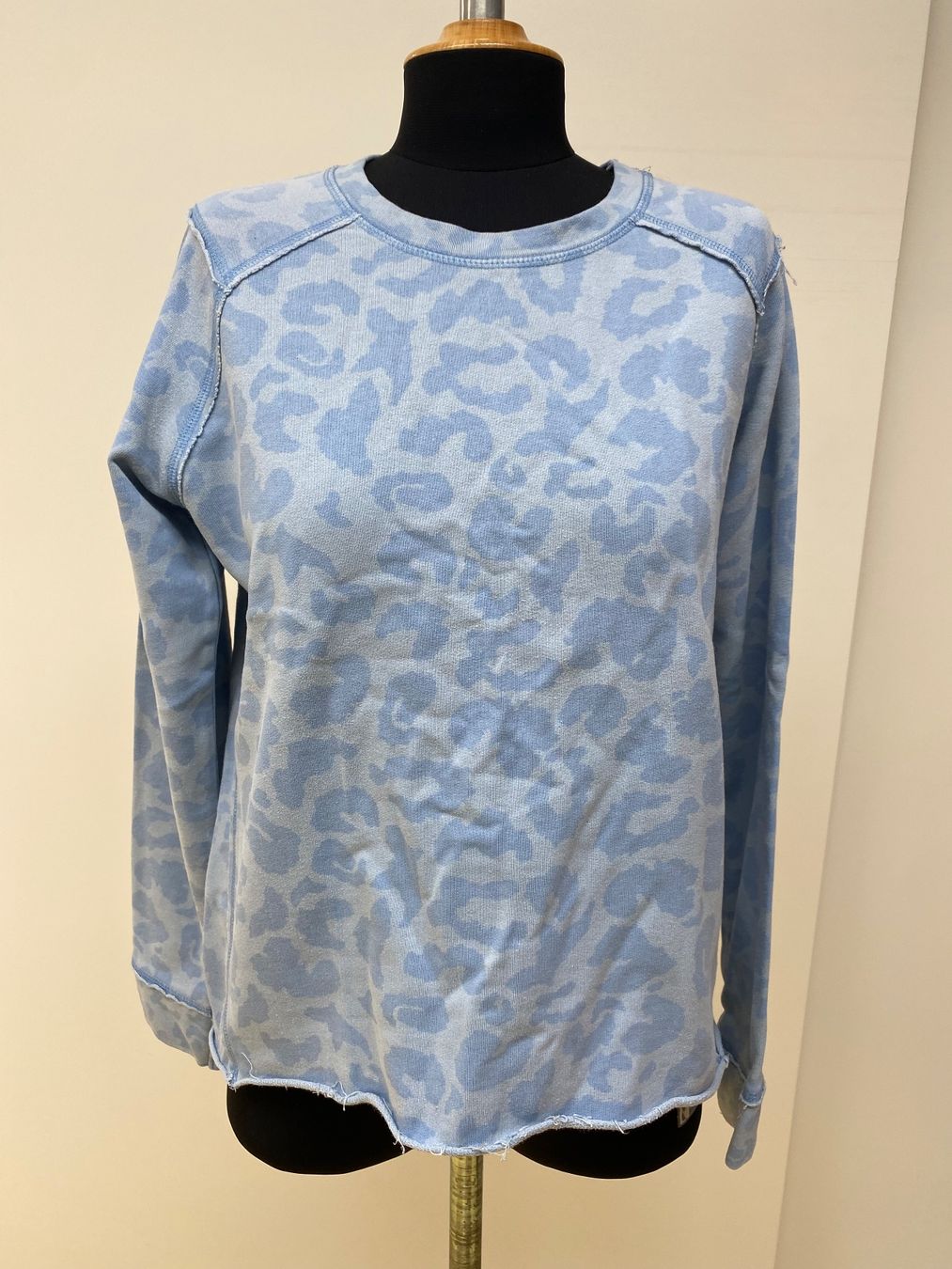 Zara Maglioni & Felpe: Hellblauer Pullover mit Leopardenmuster, Gr. S – Usato da Kilchberg ZH venduto da lin_9p9m