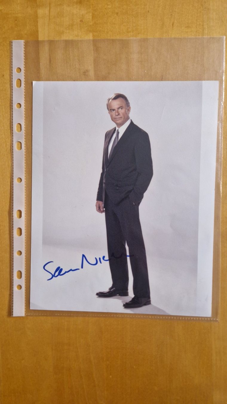Autografi: Sam Neill, Original Autogramm auf Grossfoto in Farbe – Usato da Salmsach venduto da aacs65