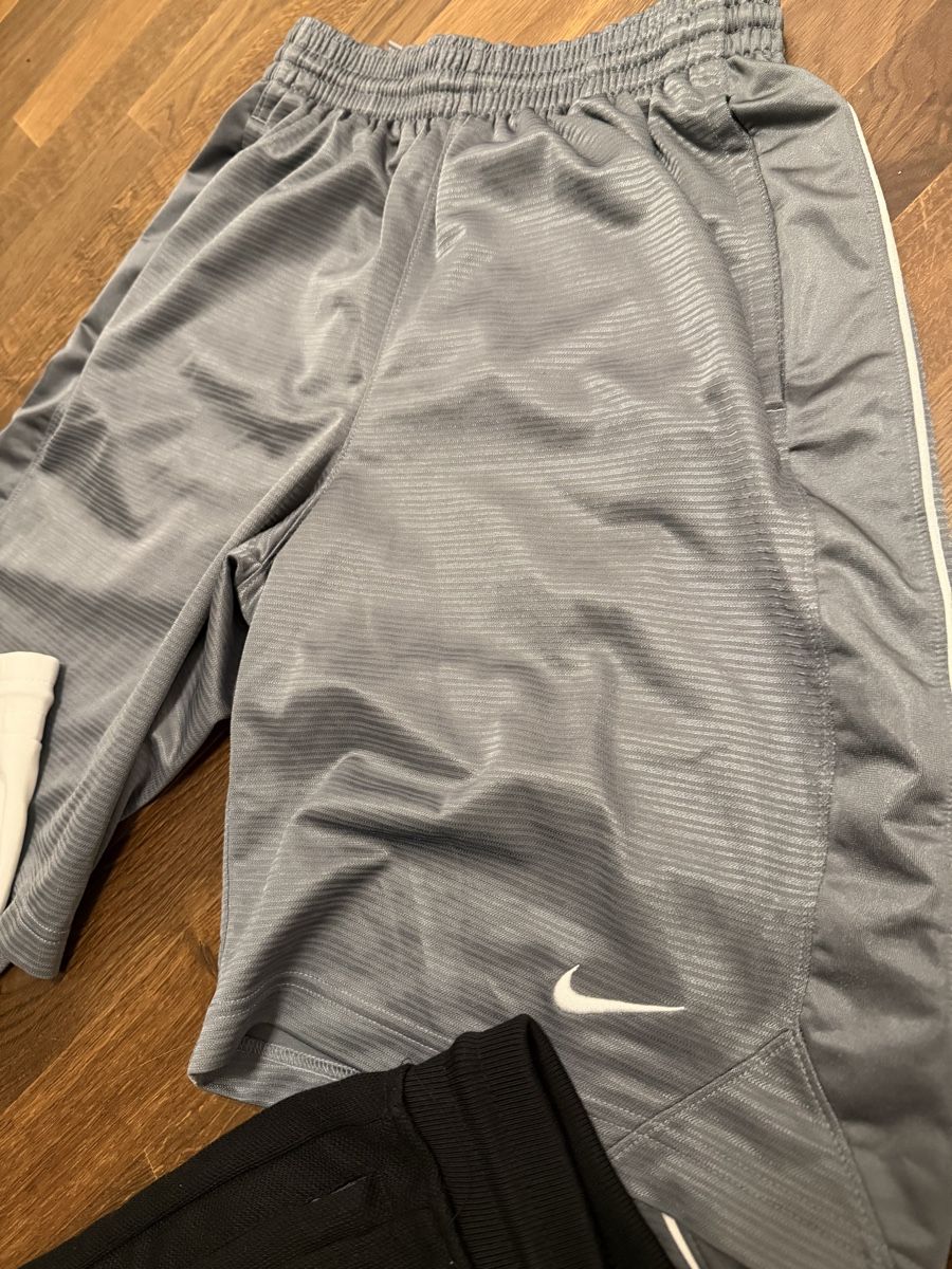 Lots de vêtements: Trendige Shorts – D'occasion à Grenchen par Sephirot14 1