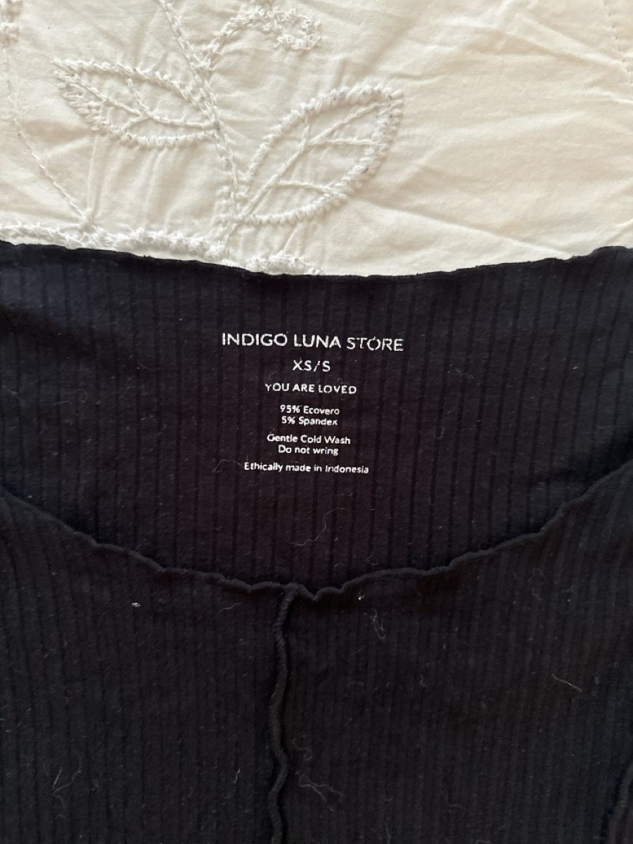 Tops: Indigo Luna top  – D'occasion à Confignon par mel_9m6w 1