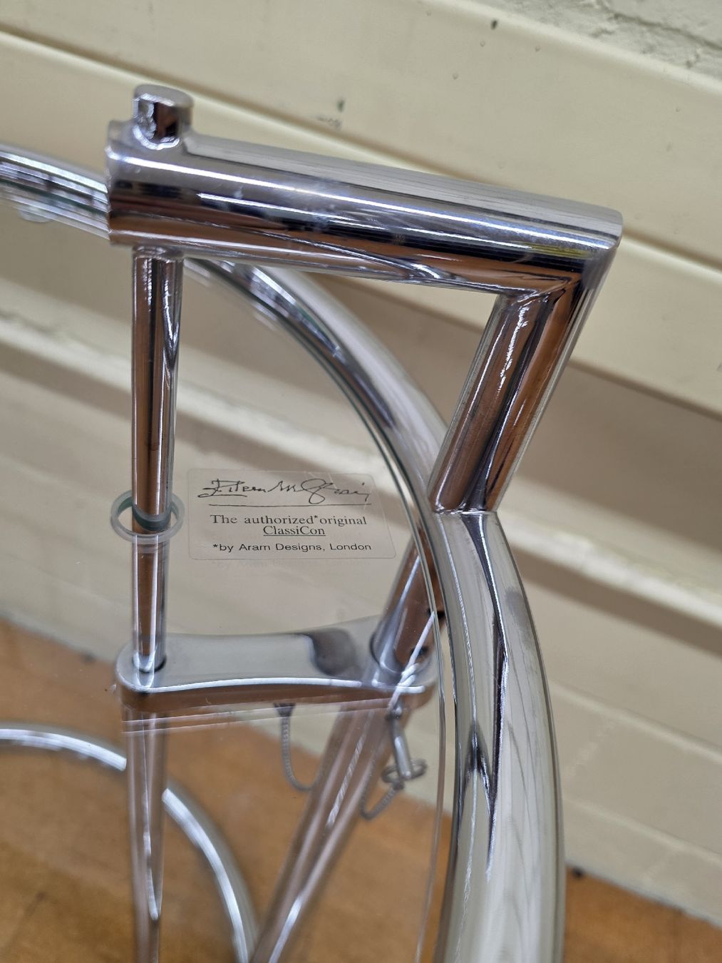 Classicon Tables: Adjustable Table E1027 Beistelltisch ClassiCon Eileen Gray  – D'occasion à Lichtensteig par UsedINStore 5