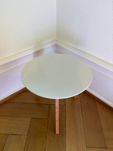 Tables: Loungetisch, weiss – D'occasion à Basel par dav_b5gb 1