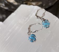 OHRRINGE IN 925 SILBER MIT BLAUEM KUGELI