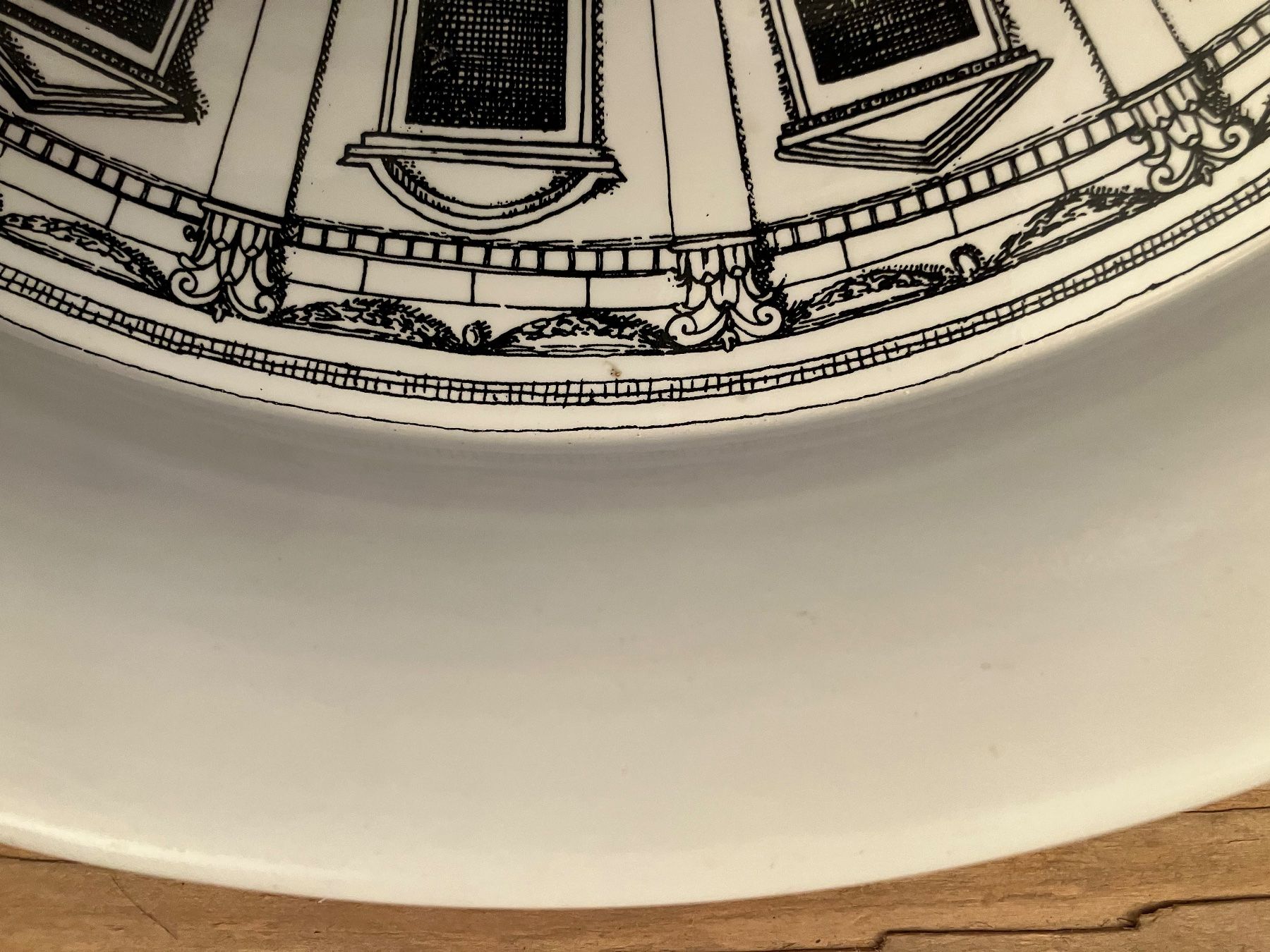 Fornasetti Piatti di portata: Fornasetti Tablett "Cortile", Vintage – Usato da Zürich venduto da Byron 2