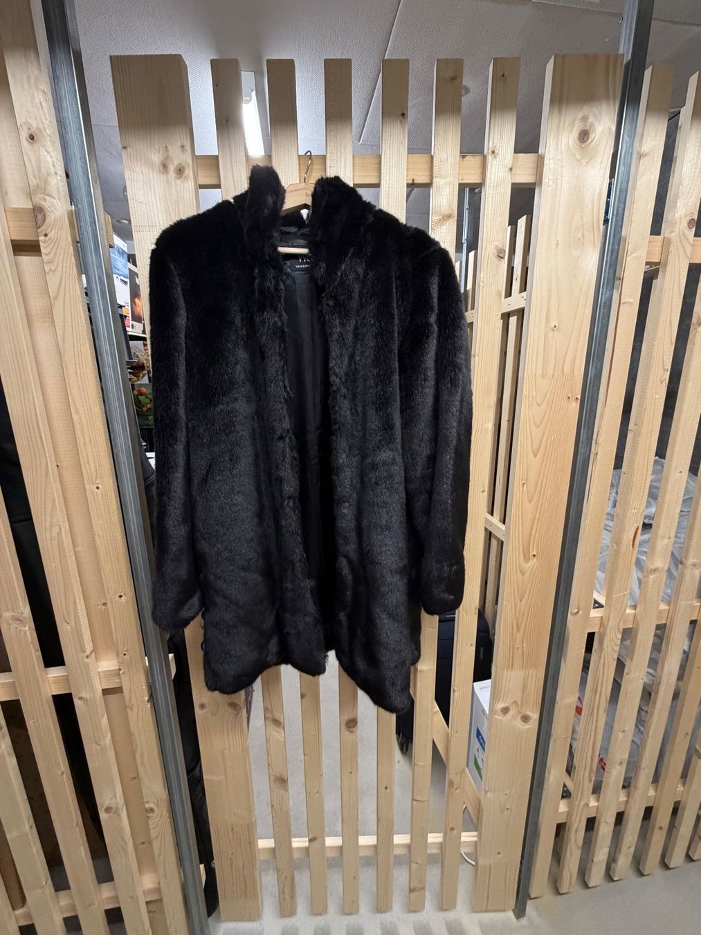 Cappotti: Wallis Black Faux Fur Coat – Usato da Horgen venduto da pam_l6cc 1
