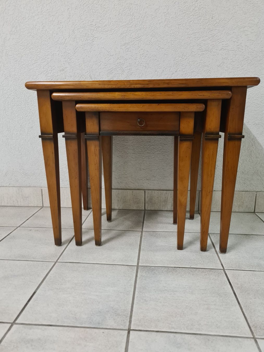 Tavoli: Petite table qui ce range les une sur les autres – Usato da Monthey venduto da 187-zeroo