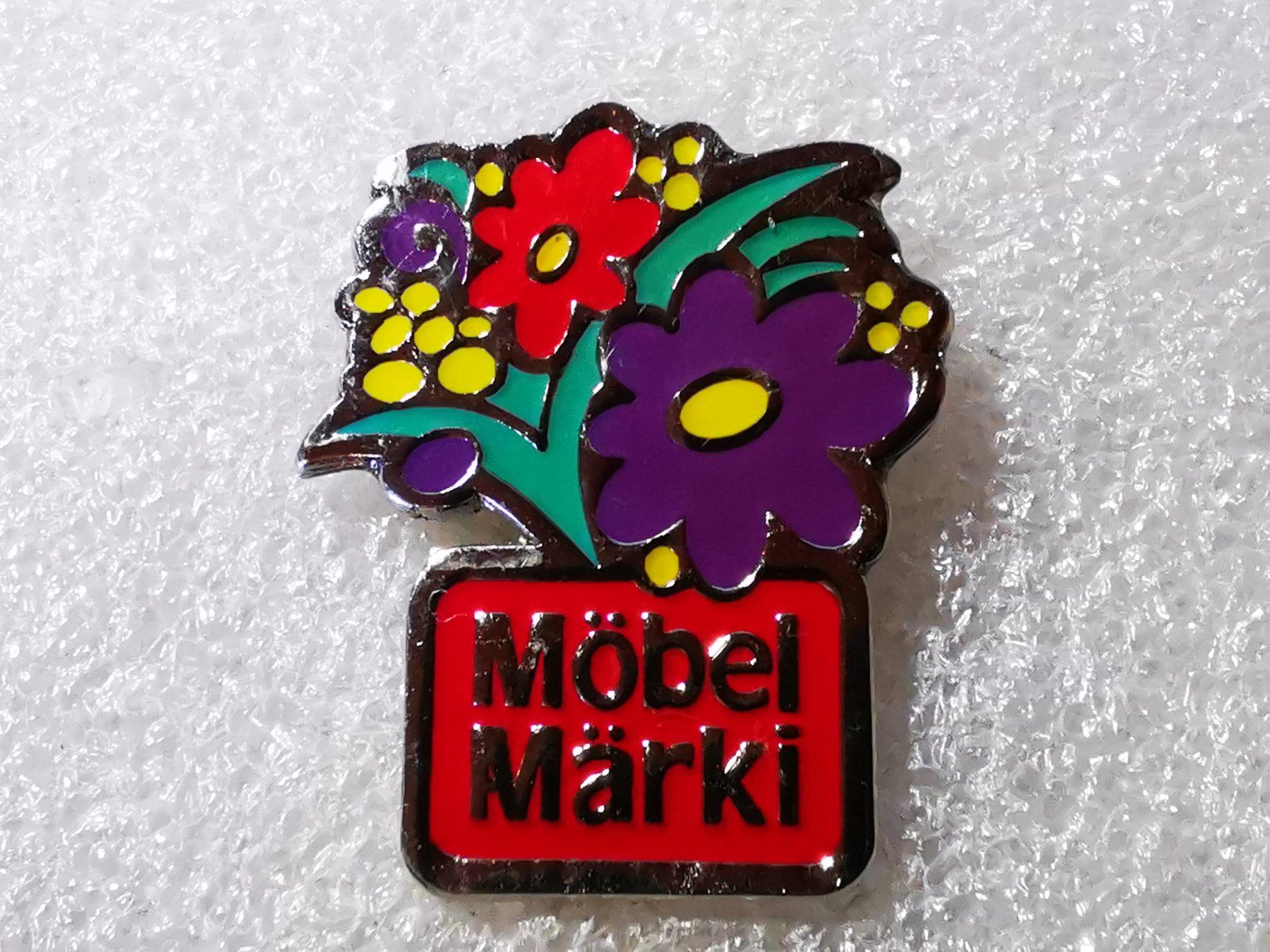 Placchette & Badge: Ansteckpin 30: Möbel Märki – Usato da Oppligen venduto da Pin-Fall-Shop