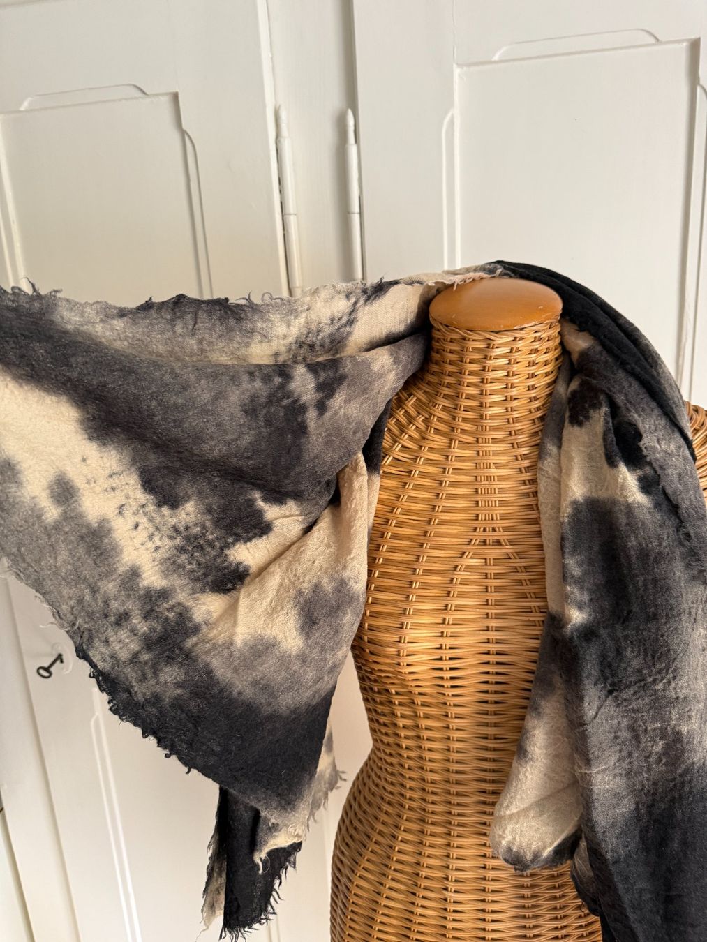 Becksöndergaard Foulards, Tücher & Schals: BECKSÖNDERGAARD - Batik Schal schwarz-beige – Gebraucht aus Zürich von Diazaio 1