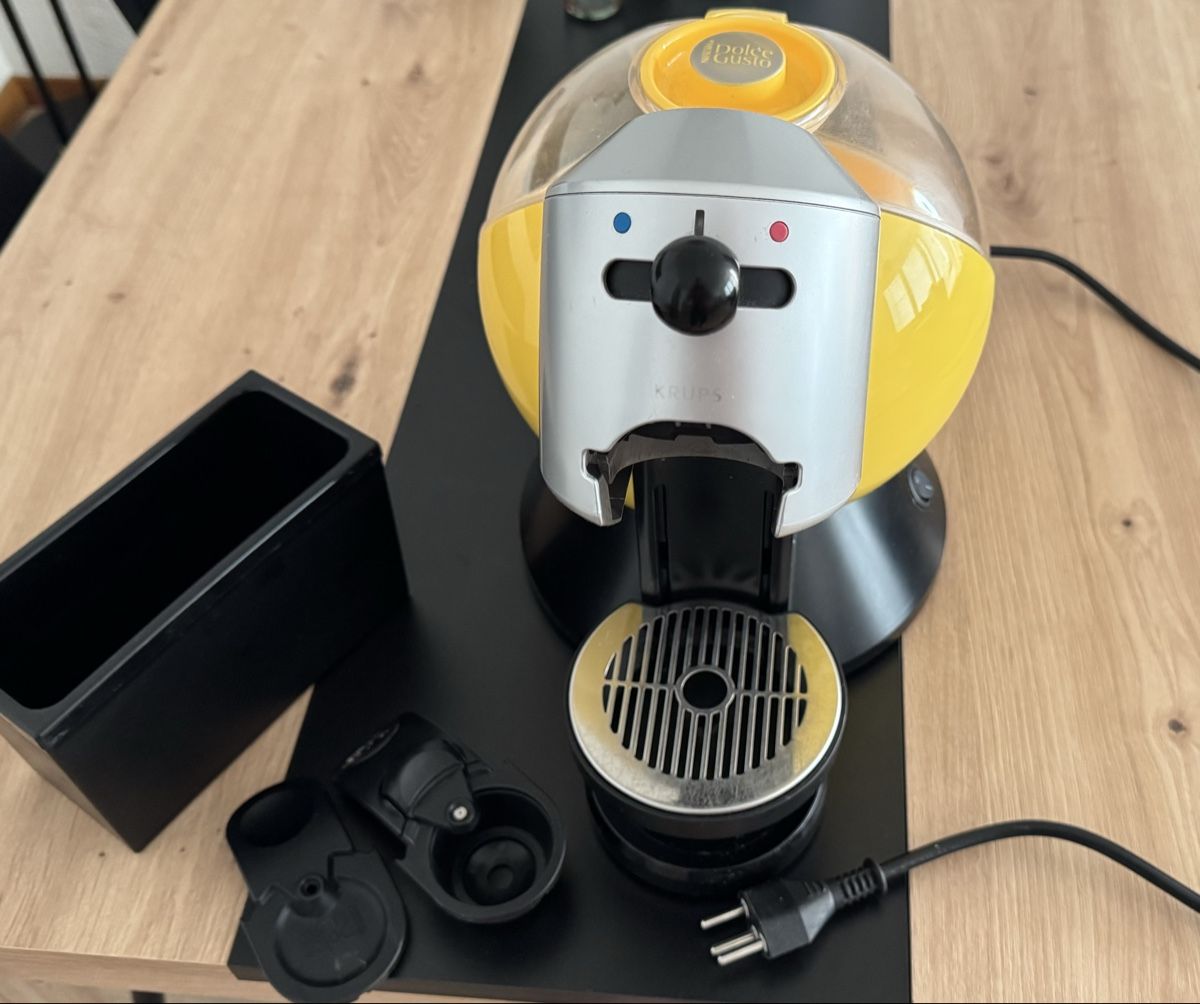 Nespresso Macchine per caffè & Macchine per espresso: Kaffimaschine  – Usato da Münchenbuchsee venduto da Gabriele69 1