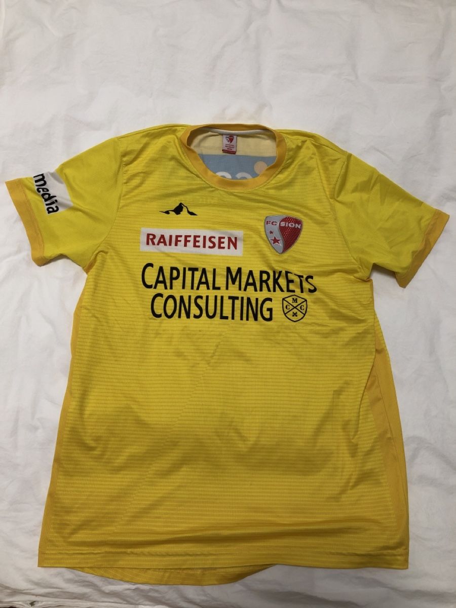 Leibchen & Hosen: Maillot FC Sion S/M – Gebraucht aus Corsier GE von SWmoderncards
