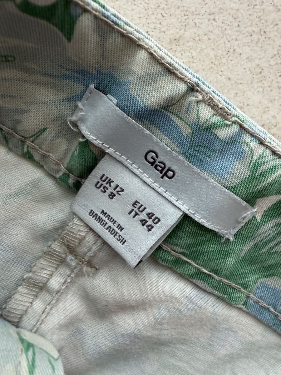 Zara Hosen: ZARA Shorts Gr M  – Gebraucht aus Zug von kow_6xr6 1