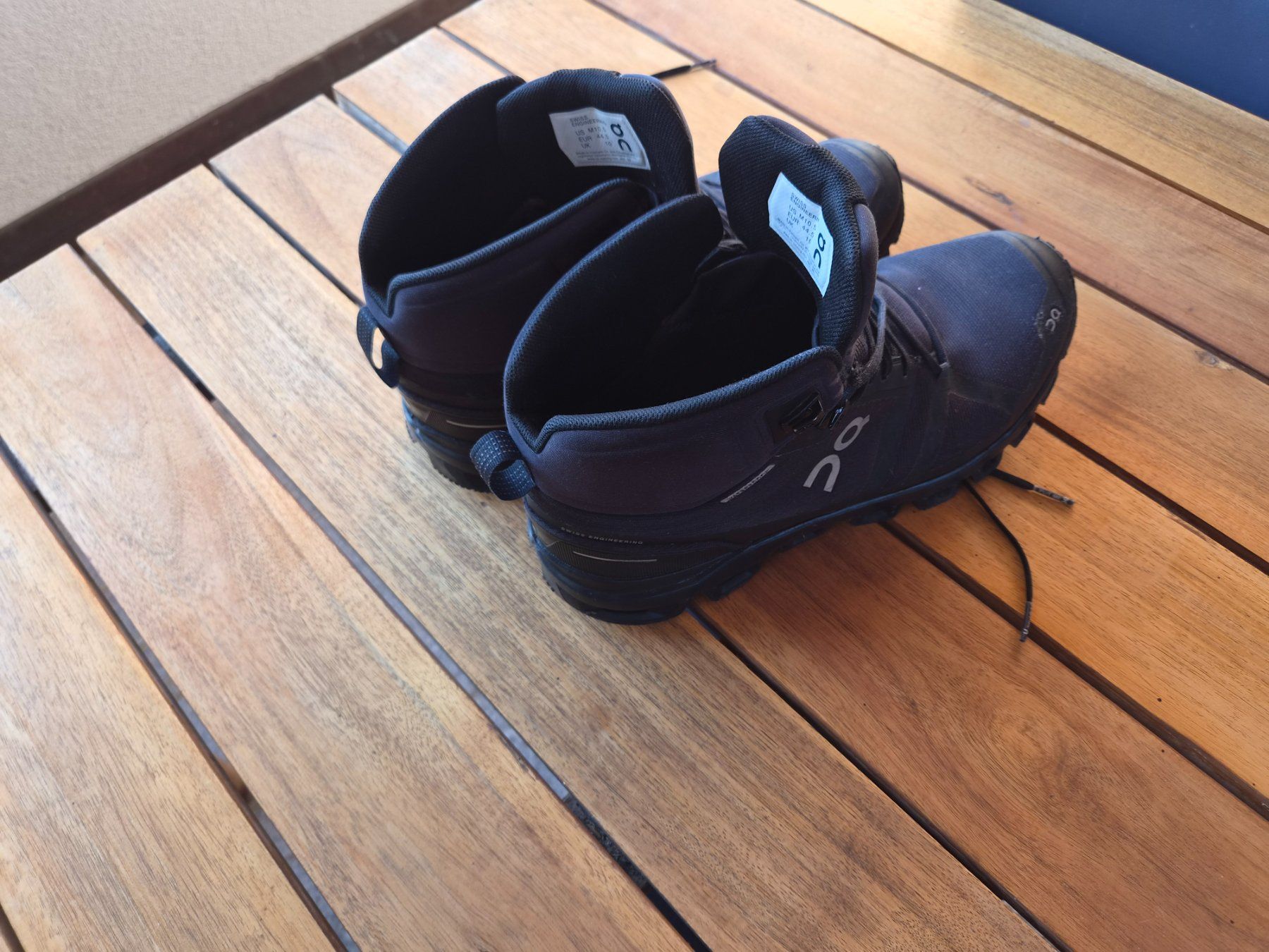 On Scarpe da uomo: On Running Cloudrock Wanderschuhe schwarz Grösse 44,5 – Usato da Hittnau venduto da blu_87xh 2
