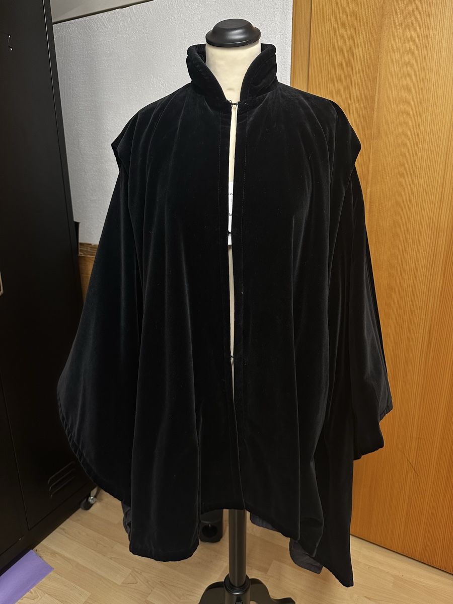 Armani Altro in Moda donna: Giorgio Armani Vintage Cape Samt – Usato da Chur venduto da LH1889 2