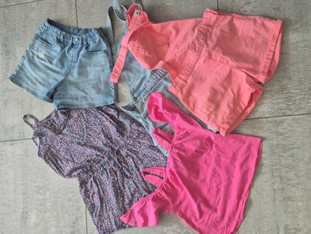 Cooles Mädchen Sommerkleidset (Benetton, Uniqlo, Okaidi)