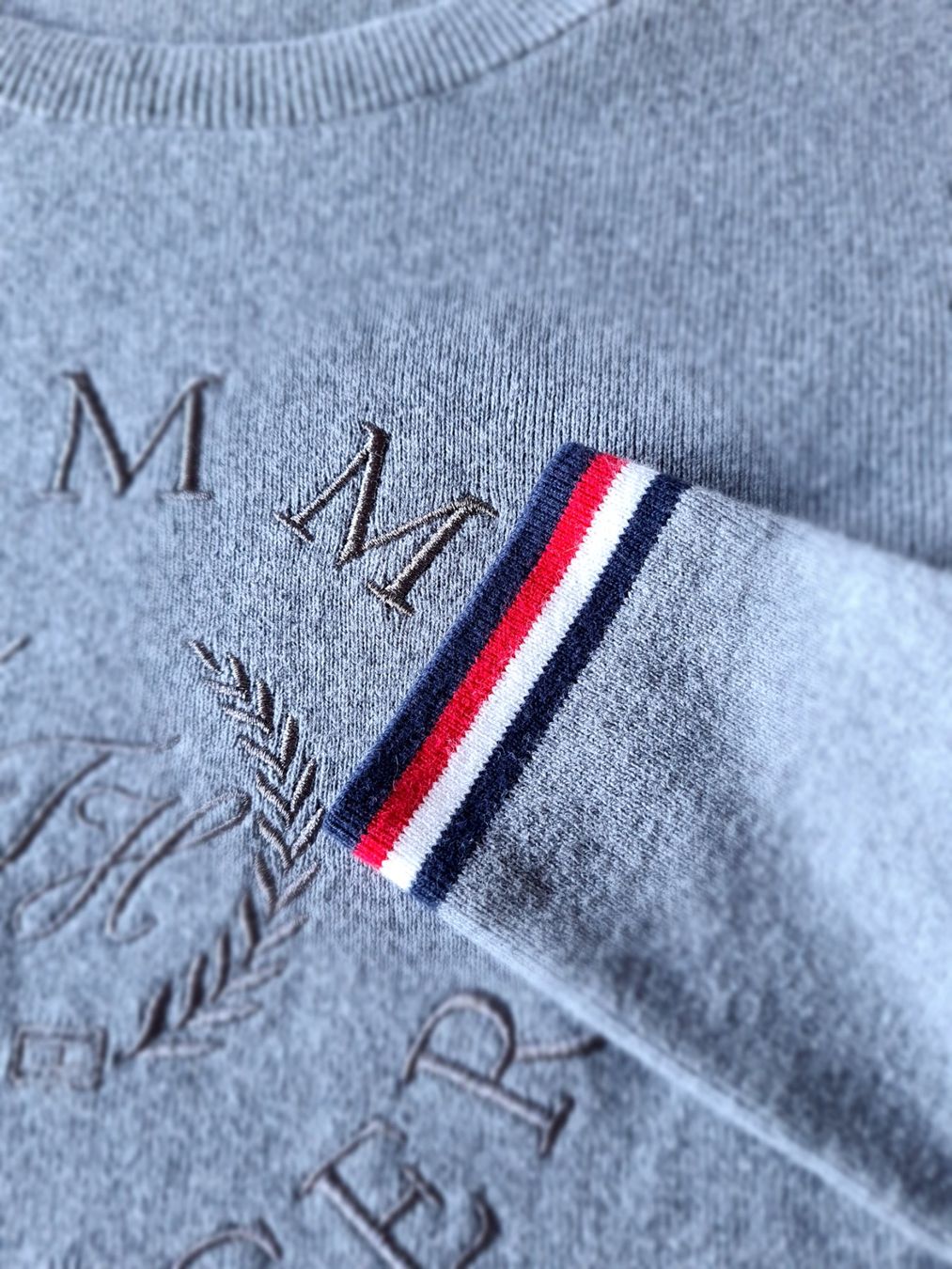 Tommy Hilfiger Maglioni & Felpe: Pull gris Tommy Hilfiger, taille M – Usato da le landeron venduto da canette 1